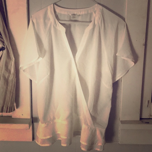 White ruffle blouse - Picture 1 of 2